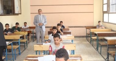 وكيل تعليم كفر الشيخ يتابع سير الامتحانات ويهنئ توجيه المكتبات بالتميز
