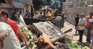 حملات مكبرة لإزالة الإشغالات والتعديات على حرم الطريق العام بحي شرق الإسكندرية