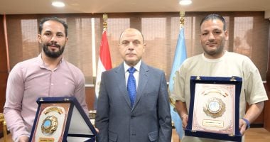 محافظ الغربية يكرّم بطلي إنقاذ أسرة من داخل سيارة سقطت في الترعة