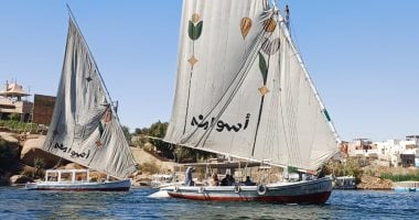 رحلات هادئة بين الجزر النيلية.. المراكب الشراعية تواصل جذب السائحين فى أسوان