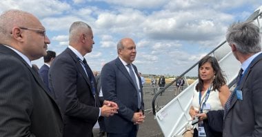 وزير الطيران المدني يبحث مع «إيرباص» برنامج تسليم طائرات A350 لمصر للطيران