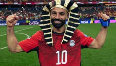 يضربنا بين الشوطين.. محمد صلاح مازحاً عن سر تألق منتخب مصر مع حسام حسن