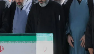 غاب مجتبى.. أبناء خامنئي يظهرون في جنازة والدهم