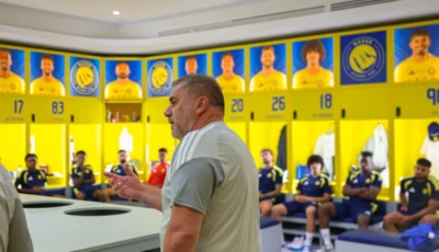 عاشق الهجوم يرفع شعار الاحترام في النصر