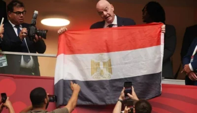 إنفانتينو يرفع علم مصر في مدرجات مباراة سويسرا وكولومبيا
