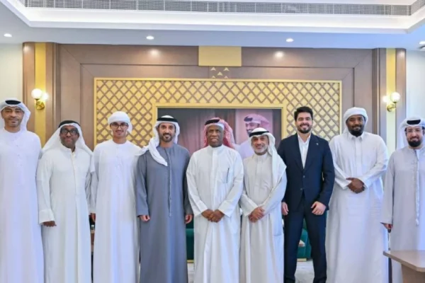 عبدالعزيز بن حميد يلتقي ضيوف «المجلس الخليجي»
