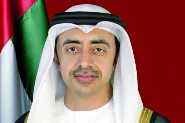 عبدالله بن زايد يبحث مع عدد من وزراء الخارجية التطورات الإقليمية