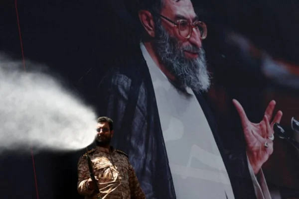 جثمان خامنئي يوارى الثرى دون ظهور خليفته