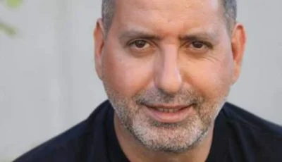 القانون الأمريكي قد يعاقبهما.. أمير يزبك يتوعّد طليقته وصديق عمره بعد زواجهما