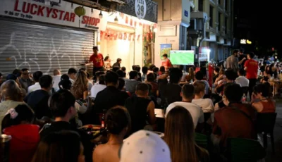 دموع الوداع في بوينس آيرس.. الأرجنتينيون ينعون حلم ميسي الأخير في المونديال