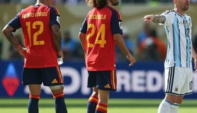 تجادلا في المباراة وتصافحا لاحقاً.. كوكوريا واسى ميسي بعد نهائي كأس العالم