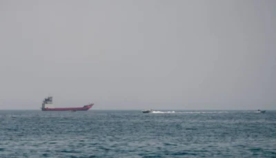 إيران ترفض مبادرة عُمان وتواصل ابتزاز العالم بـ«هرمز»