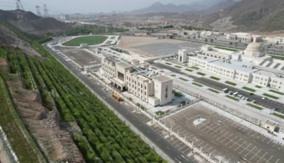 رئيس دائرة الأشغال يتفقد المشاريع المنجزة في جامعة خورفكان