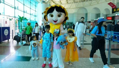 عروض «صيف الشارقة» تحتفي بزوار الإمارة في المطار