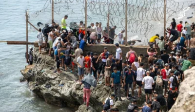 60 ألف مهاجر يتدفقون براً وبحراً على «جيب سبتة»